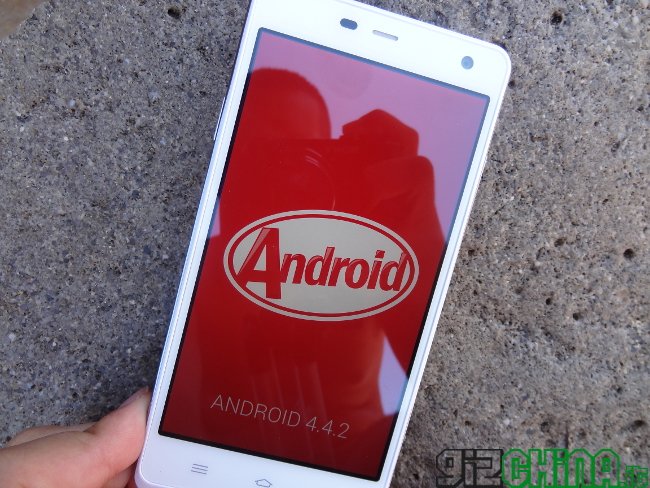 THL 5000 con Android KitKat