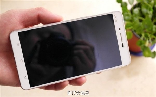 Vivo_Xplay_5S_2