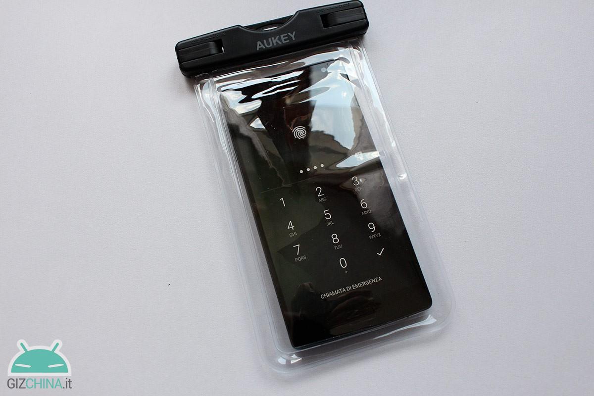 Aukey borsa impermeabile per smartphone universale