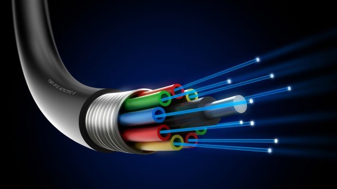 how_fiber_optics_work-5fa678cc2f81c6ba8116121c1cc84973d2dc6511