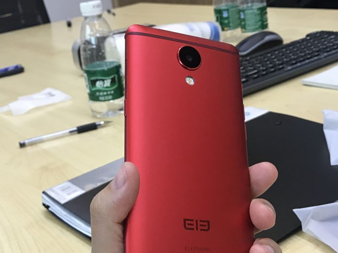 elePhone P8 rosso