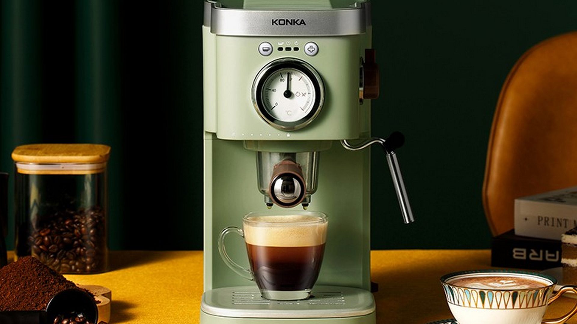 La macchina da caffè KONKA in offerta è retrò ma solo nel design! 