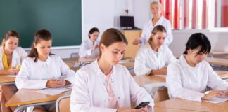 Ministero dell'Istruzione e del merito divieto di utilizzo smartphone nelle scuole