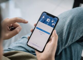 Facebook app scarica intenzionalmente batteria smartphone
