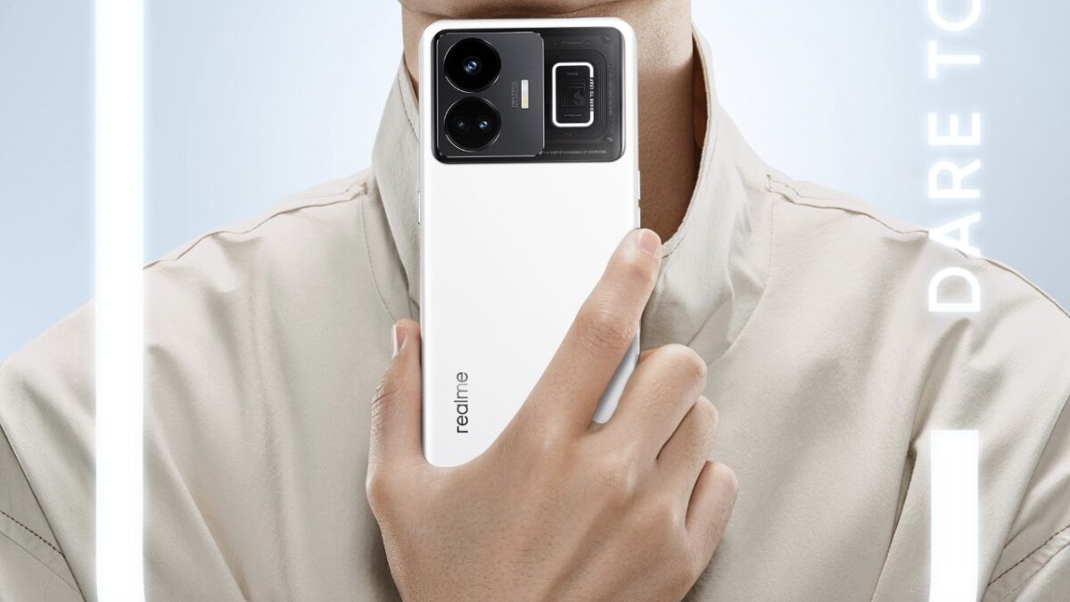 Realme GT3 with 240W fast charging support launched at MWC 2023