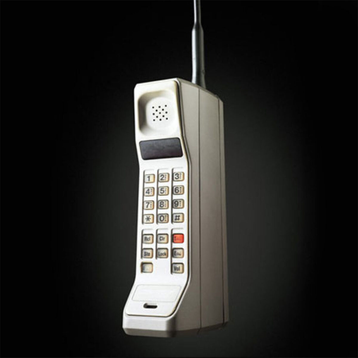 Mirs телефон. Motorola DYNATAC 8000x. Телефон Motorola DYNATAC 8000x. Motorola DYNATAC 8000x 1983 год. Первый сотовый телефон Motorola DYNATAC 8000x.