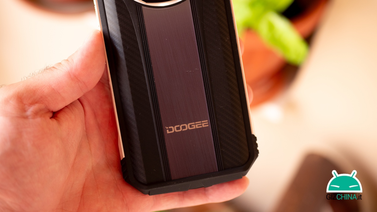 Doogee S110 with a secondary rear display is unveiled